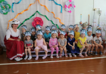 "Крепыши" подготовили шуточный номер "Козлята и волк"
